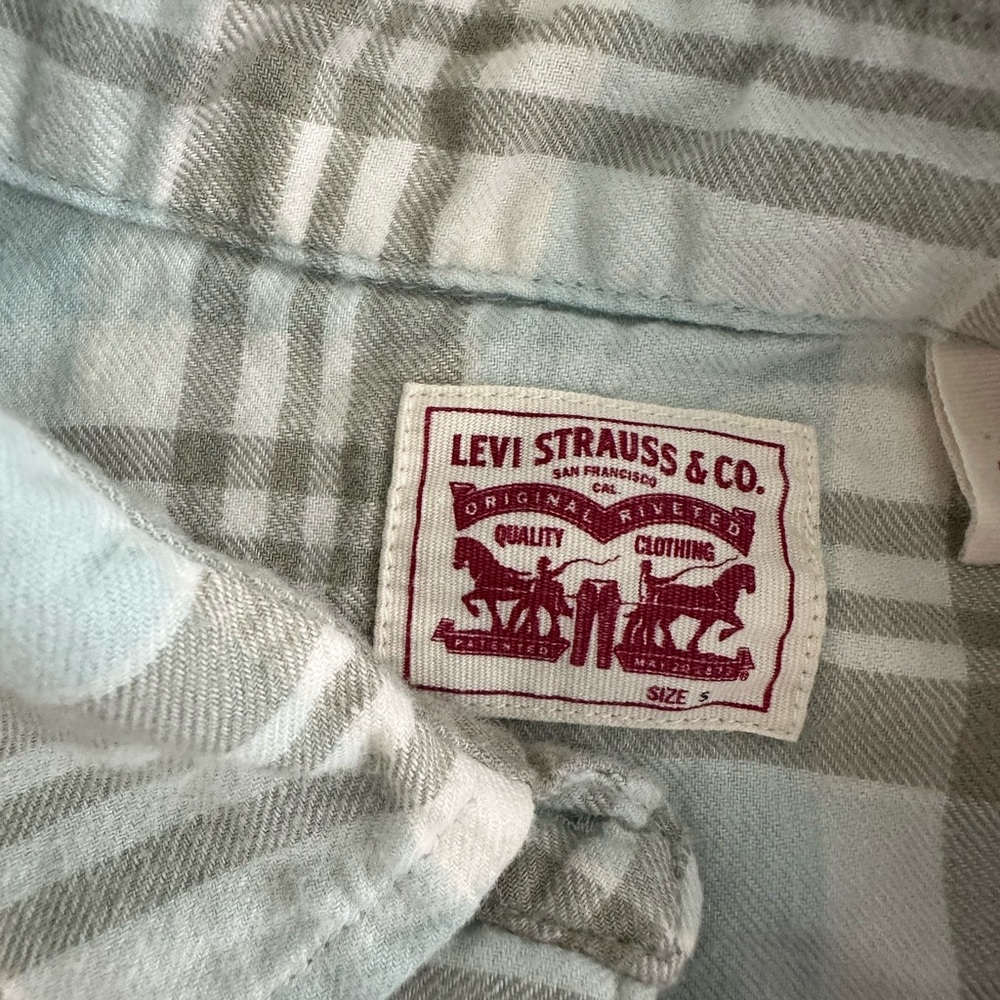 Levi's long sleeve, pearl snap button Gray and Blue Plaid Casual Shirt - Picture 2 of 7